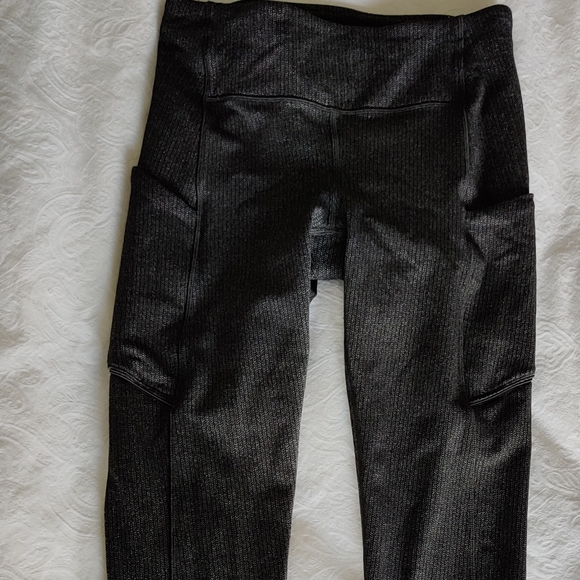 Lululemon Speed Up Tight *Full-On Luxtreme 28" - Picture 1 of 5